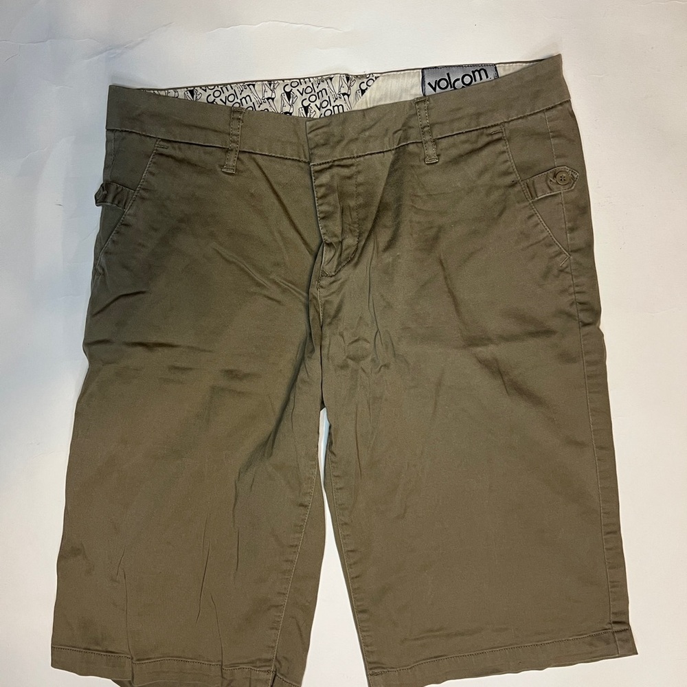 Volcom woman’s Khaki Flat Front skate Shorts
